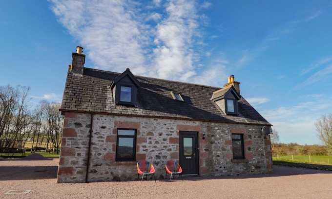 Marybank Cottage | NANVILLE, pet friendly, character holiday cottage in Beauly