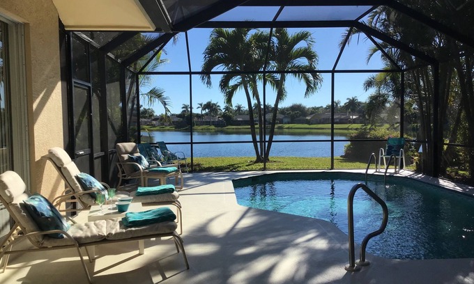 Central Naples House | Naples house with Lakeview and pool in secure+desirable area close to center