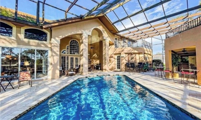 Vineyards Villa | Naples Villa on the Golf Course! 8 Bedrooms Sleeps 20! Pets welcome, 30 day min
