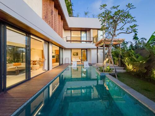 Umalas House | Narawangsa Villa 4br Amazing Sunset Rooftop