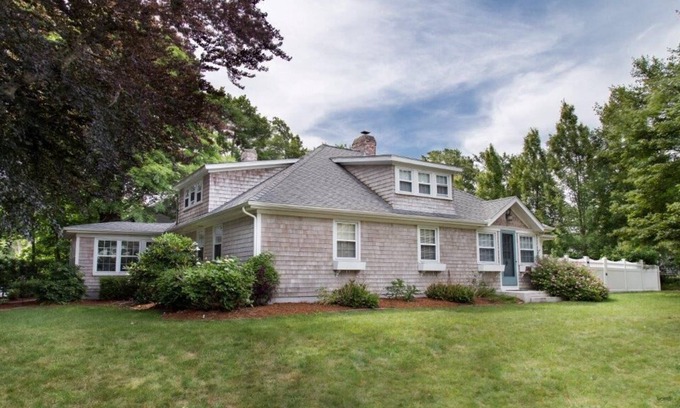 Narragansett Pier House | Narragansett Pier, In-ground Swimming Pool, Walk to Town Beach