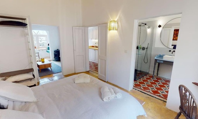 Victoria House | Narrow Street Suite