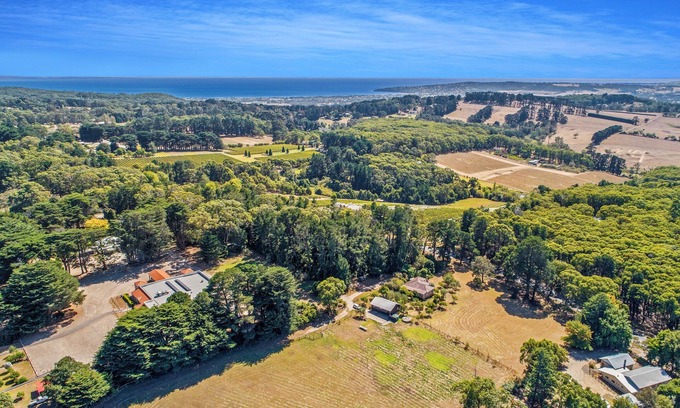 Red Hill House | Nash's Retreat - Red Hill Cottage Getaway located in the heart of the Hinterland