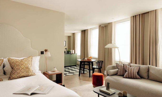Castle Baynard Apartment | Native Kings Wardrobe, St Paul's
