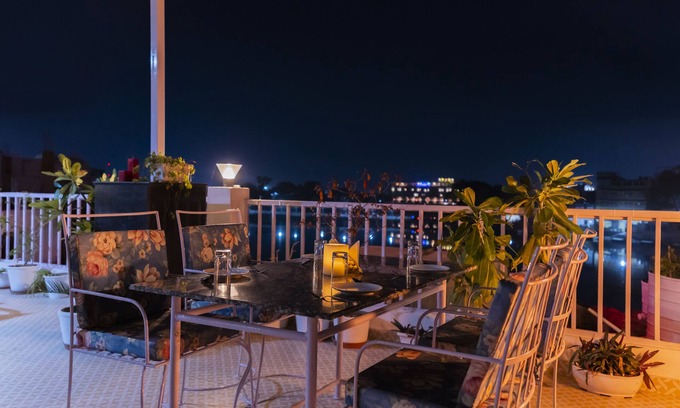 Lake Swaroop Sagar Hotel | Natural Lake View Hotel
