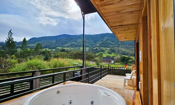 Pasco Cabin | Nature, confort and jacuzzi: New condo in Oxapampa - Villa Fortuna