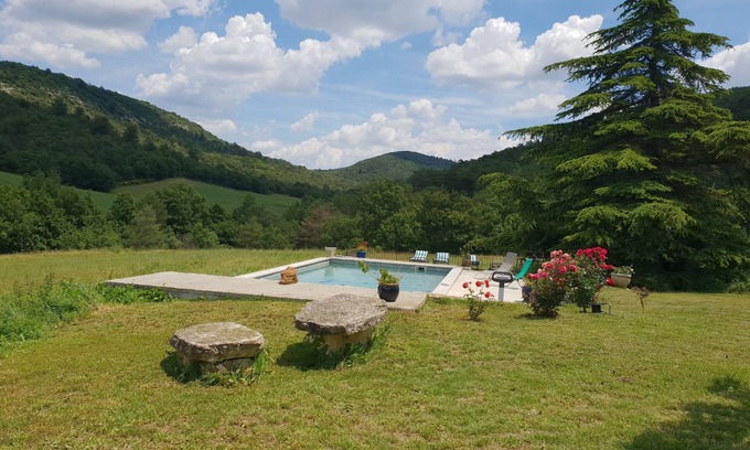 Montjustin Apartment | Nature gite located in a nature reserve in the Lubéron.