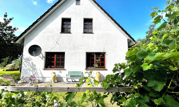 Ahrenshagen-Daskow Apartment | Nature & Sea: Apartment in an idyllic country house