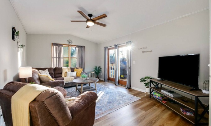 Canal Fulton Apartment | Natures Retreat! Renovated with Quiet Pond Views!