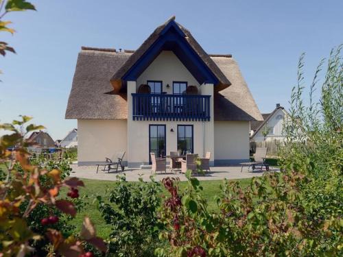 Gross Schwansee House | Nausikaa's- Fleur de Lis