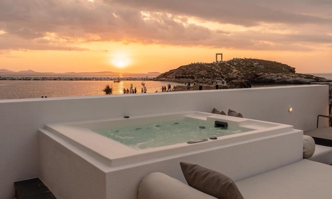 Naxos Hotel | Naxos Rhyton