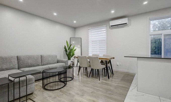 Cote-Des-Neiges—Notre-Dame-De-Grace Apartment | NDG Loft |A Contemporary Urban Retreat
