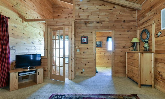 Branson Cedars Cabin | Near Big Cedar and Thunder Ridge/Great for families