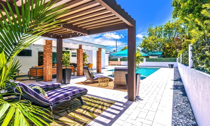 Coral Way Villa | Near Brickell, Heated pool & Spa,huge outdoor area.