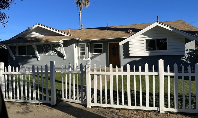 Fullerton House | Near Disneyland. 4BR, 2BA, Newly Remodeled Housenn