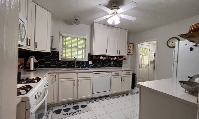 Cherrywood House | Near Downtown Austin with UT Sports Venues and 40 Acres within Walking Distance.