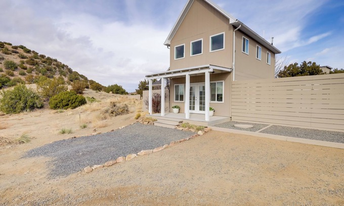 Cerrillos Apartment | Near Hiking: Dog-Friendly Studio in Los Cerrillos