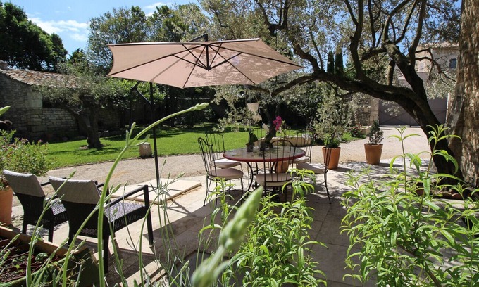 Saint-Etienne-du-Gres House | Near Saint-Rémy-de-Provence, air-conditioned farmhouse, heated pool