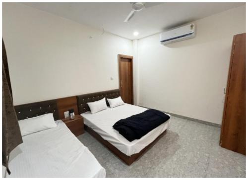 Ujjain House | Near Shri Mahakaleshwar Jyotirlinga Temple HOTEL G-A-R-I-M-A ! UJJAIN - Providing Air Conditioned Rooms With Free Wi-fi Facility And Free Parking Available