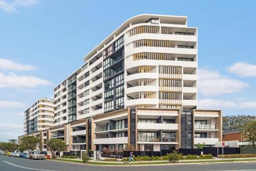Kogarah Apartment | Near St George Hosp,AIRPT,train,shopping, Morden Apt, free Parking
