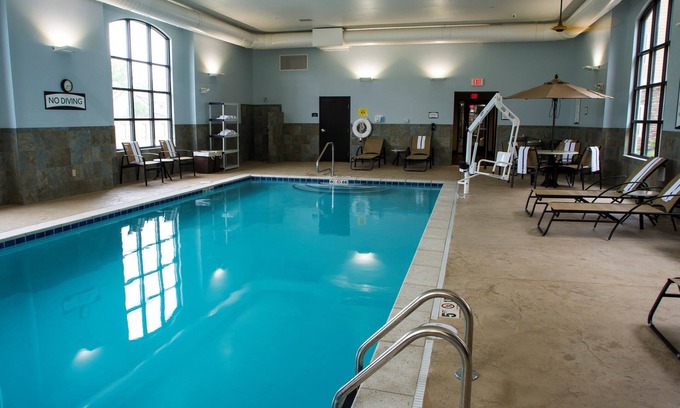 Lexington Condo | Near U of Kentucky. Free Breakfast. Indoor Pool.
