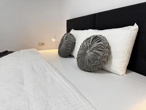 Timisoara Apartment | Nearby Lake Romantic Retreat