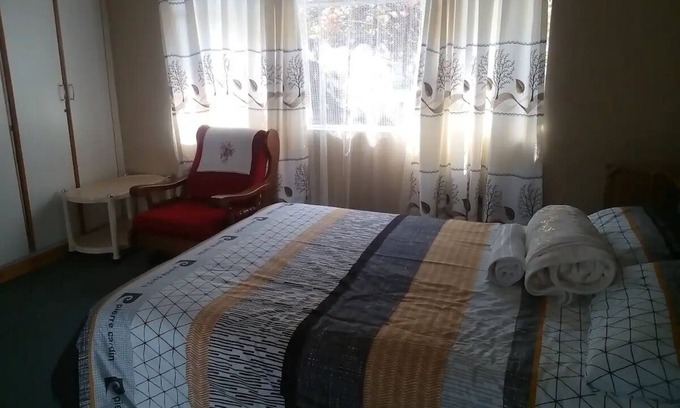 Harare Apartment | Neat guest suite with office corner - 2101