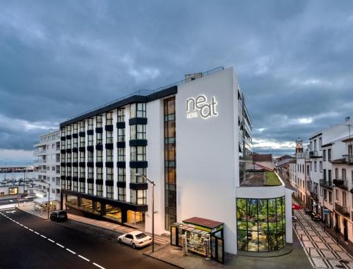 Ponta Delgada Hotel | Neat Hotel Avenida