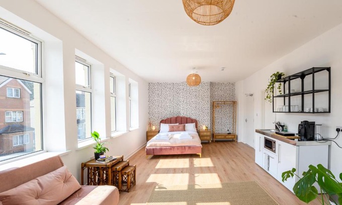 Riverside Apartment | Neighbourhood Bedrooms