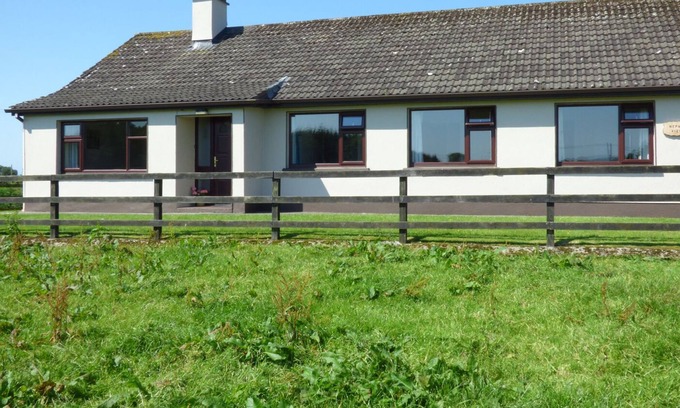 Bofeenaun House | NEPHIN VIEW, pet friendly, with a garden in Ballina, County Mayo