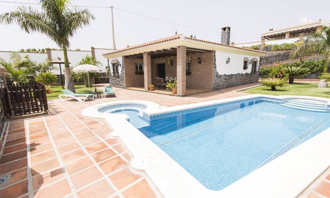 Frigiliana Villa | NERJA: VILLA WITH PRIVATE LIVING CLIMATE WITH JACUZZIS, IN NERJA (MALAGA)