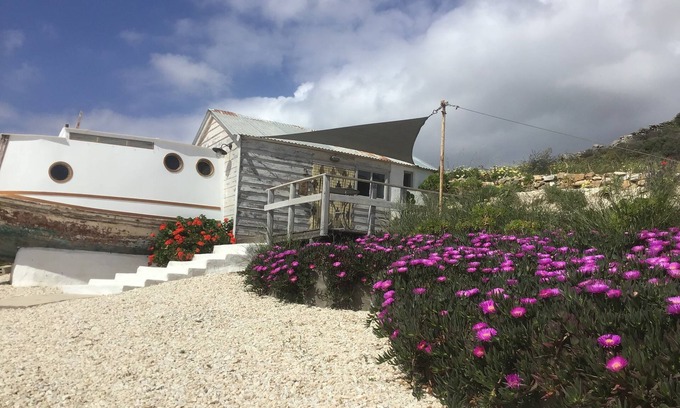 Paros House | Nestled on a hill overlooking the sea is perfect if you seek peace and quiet