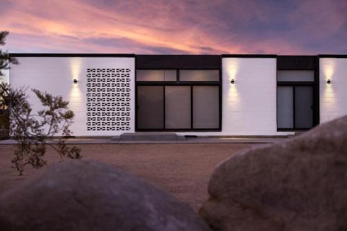 Joshua Tree House | Neutra Home Joshua Tree Luxury Retreat Pool and Spa