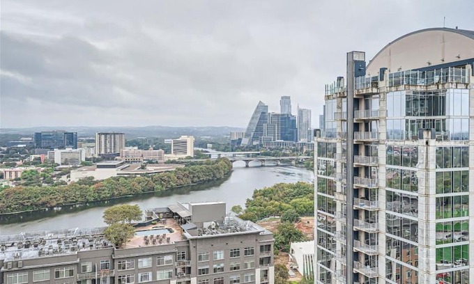 Rainey Street Historic District Apartment | NEW 1BR with Views and Rooftop pool near Rainey St