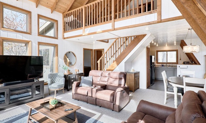 Wright City Ski Chalet | NEW! 2/1.5 Chalet, Outdoor Oasis tucked away on Turrach lake