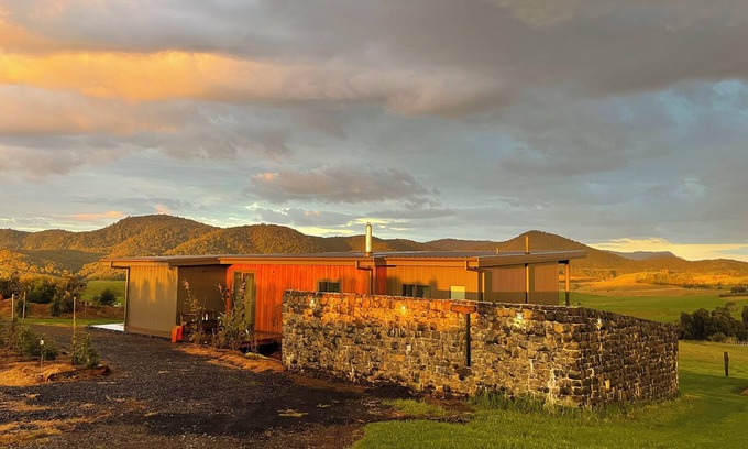 Dorrigo Mountain House | New 2 bedroom off-grid eco cottage 1 minute from Dorrigo National Park