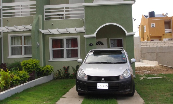 Runaway Bay Boat Rental | New 2 Bedrooms - 2 1/2 bathroom Townhouse