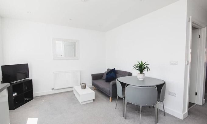 Didcot Condo | NEW 2BD Pontac Flat in the Heart of Didcot