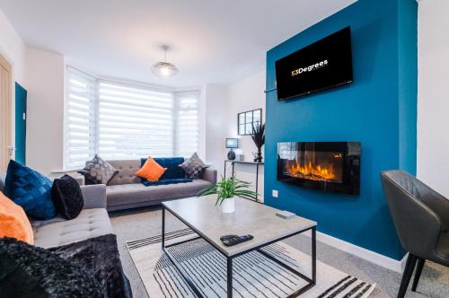 Droylsden House | NEW! 3-Bed Home in Manchester by 53 Degrees Property, Ideal for Contractors & Business Stays, Sleeps 8!
