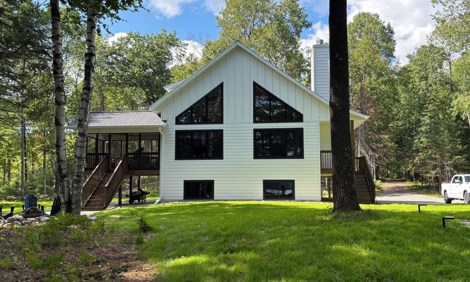 Mercer House | New 3-bedroom house on Spider Lake and Turtle River on a private 3 acre lot.