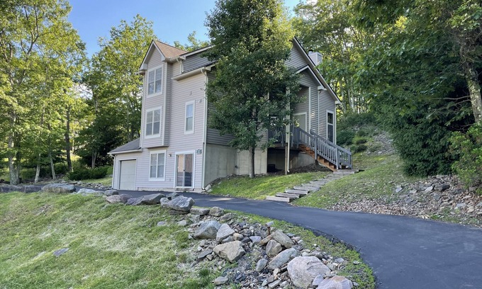Tannersville House | NEW 3000 SF Private HOUSE at Camelback Mountain Private Parking Game Room 6 TVn