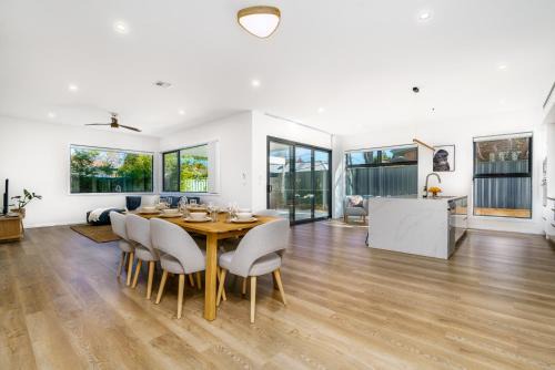 Ainslie House | New 4 bedroom city home with Tesla charger - Hosted by CanStay
