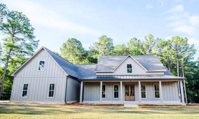 Oxford House | New 4bed, 4.5 bath, Custom Farmhouse in Oxford, MS. 12 Minutes from town square.