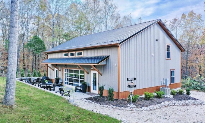 French Lick House | New 6BR Retreat by Patoka Lake Sleeps 14, Fire Pit