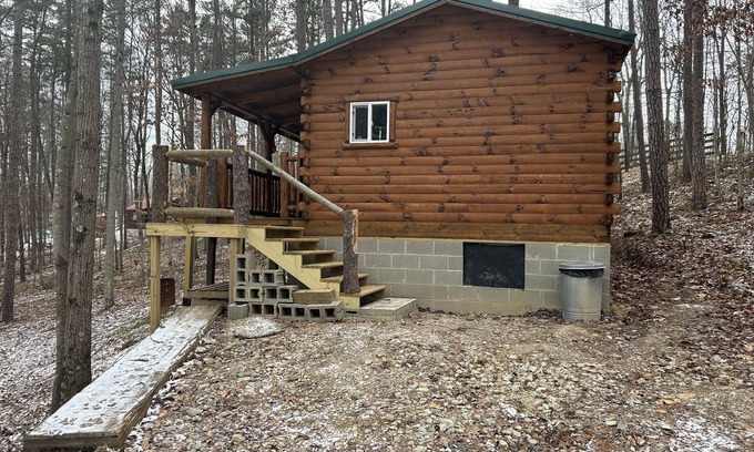 Ray Cabin | New Amish built log cabin near hocking hills & tar hollow, atvs & pet friendly
