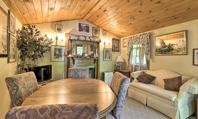 Woodstock House | NEW! Antique-Filled Home, 1/2 Mi to Woodstock Fair