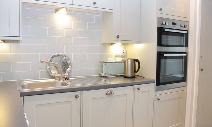 Banff Apartment | New apartment with views over the sea, beach and Banff harbour