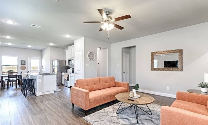 Greenville House | β¨ NEW BUILD 4BD 2BA Cheerful Bright Home! π