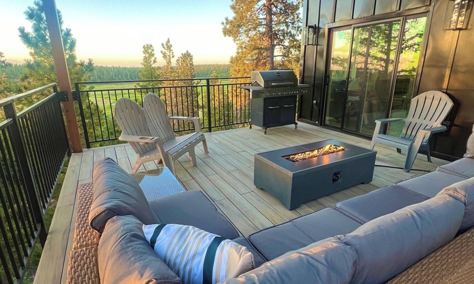 Meadow View Heights Cabin | NEW BUILD, COVERED DECK, GAME ROOM, FAMILY FRIENDLY
