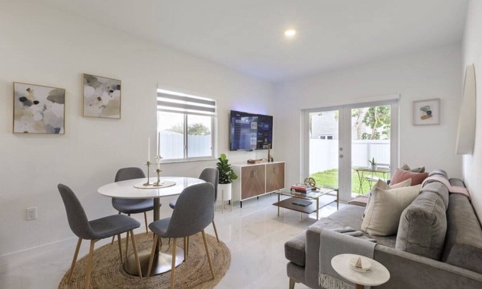 West Little River House | NEW BUILD! Luxury 3 Bedroom/2 Bathroom Private Clean Home - MIAMI☀️🏝